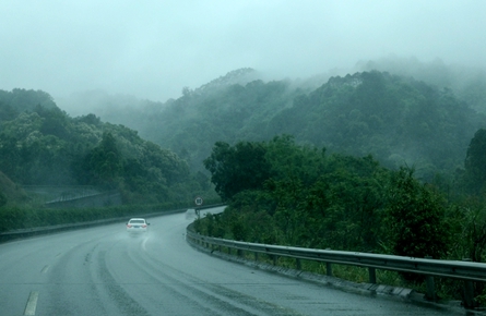 濕度大 霧氣大